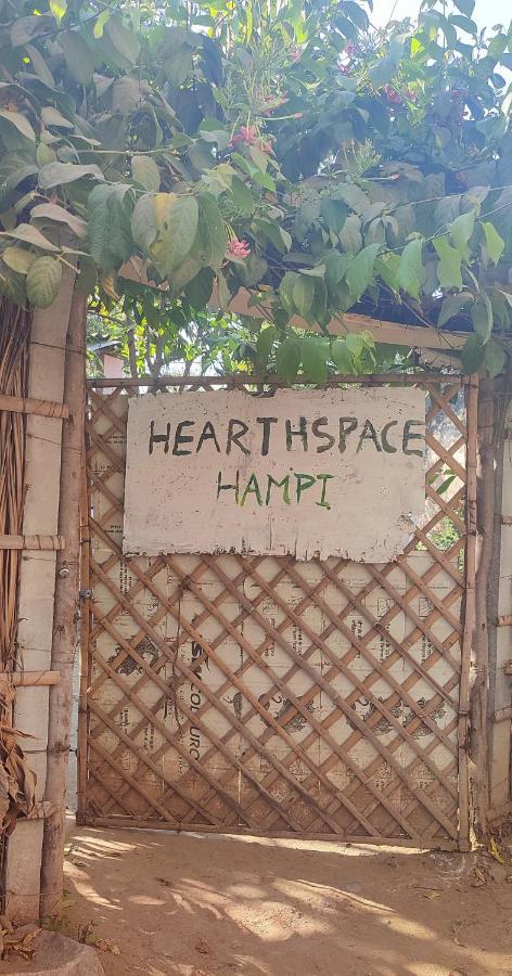 Hearthspace Hampi - Small Home, A Low-Impact Backpackers Hostel Luaran gambar